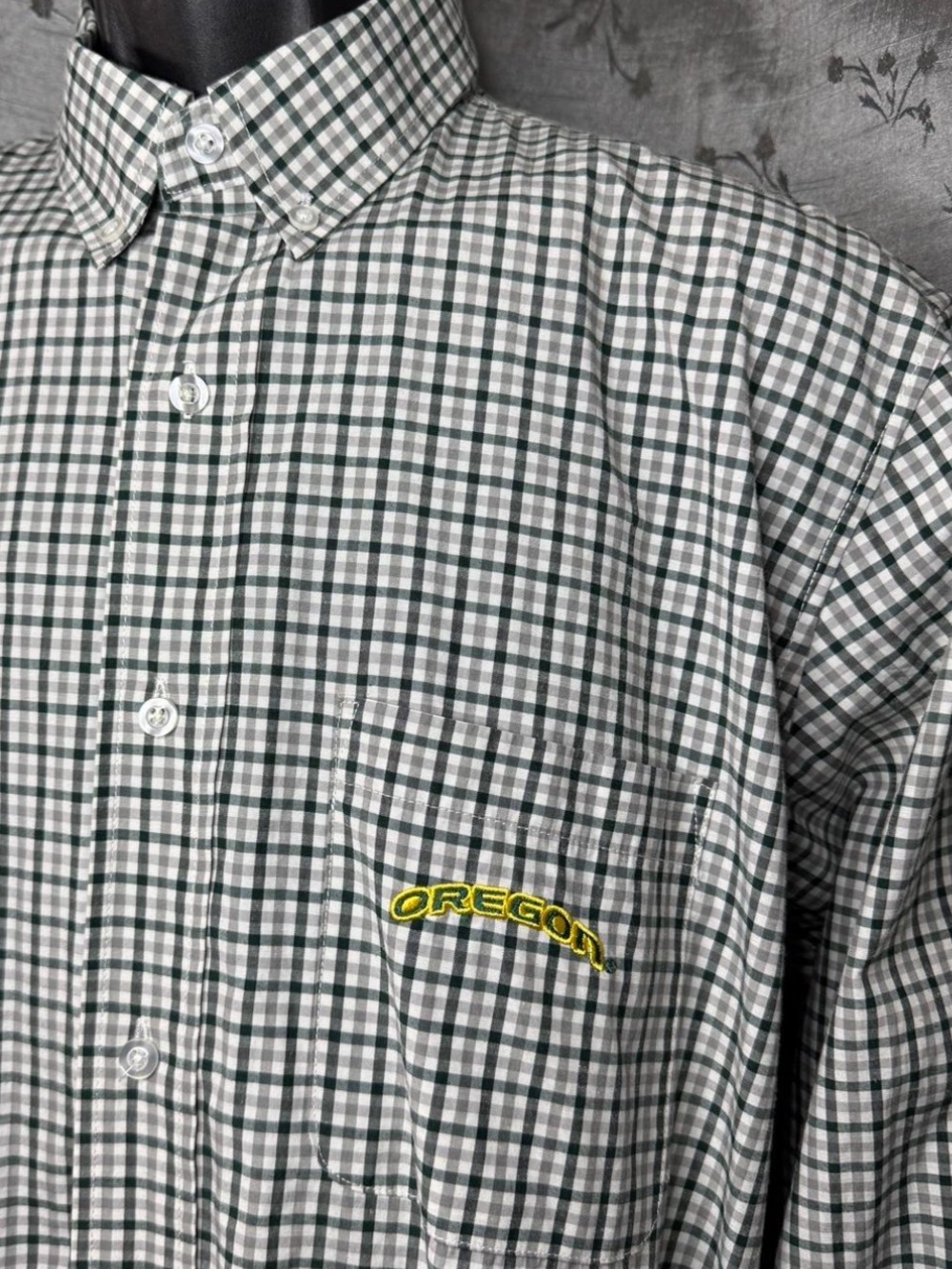 Oregon Ducks green and white checkered button up shirt by Campus Specialties M